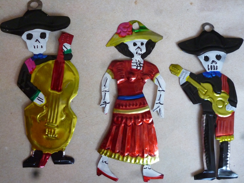 Set of 3 Skeletons Serenata  tin ornament